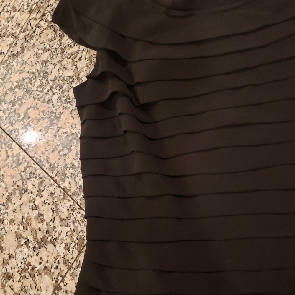 Adrianna Papell Size 6 black dress